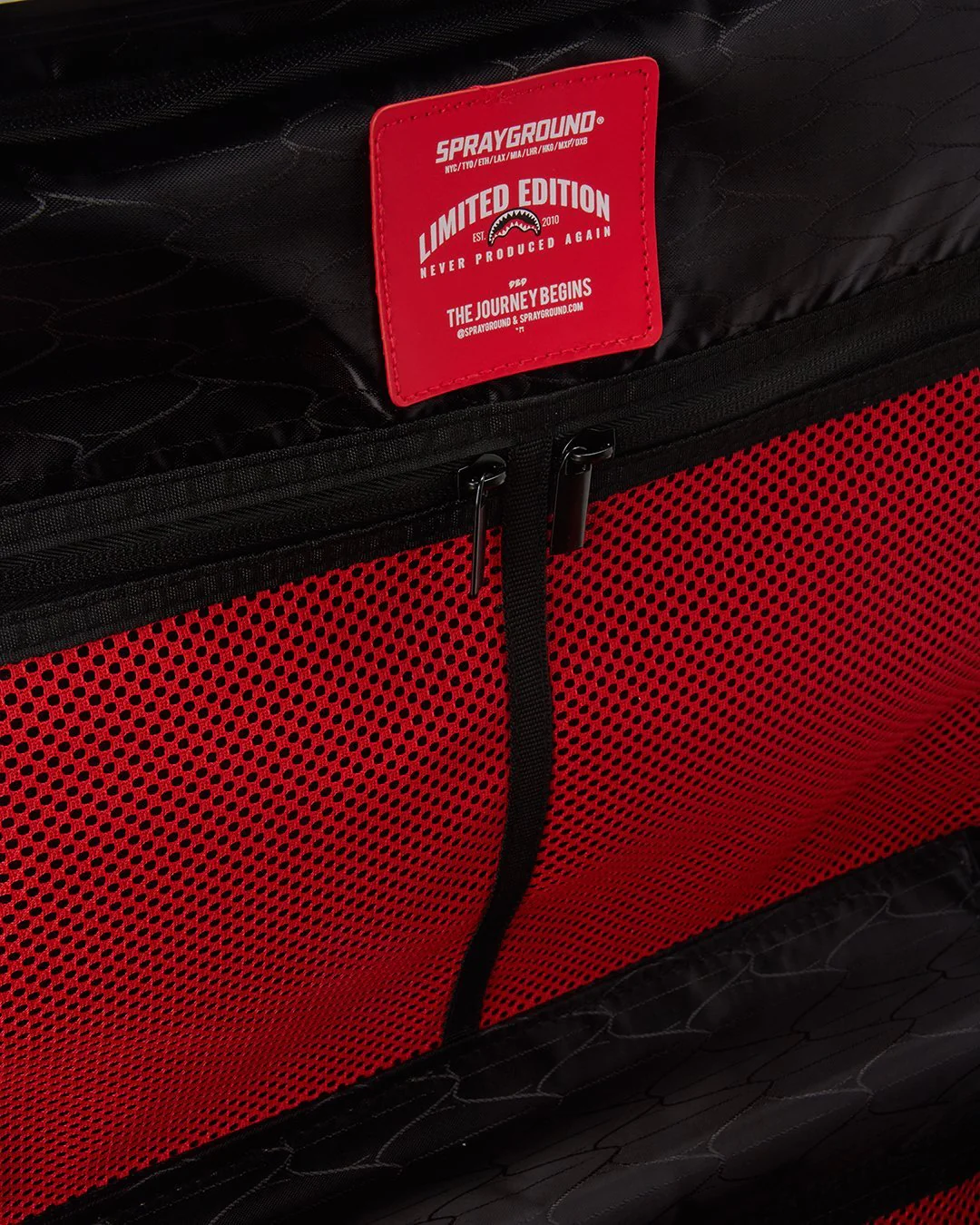 SHARKFLOWER 29.5” FULL-SIZE SHARKNAUTICS LUGGAGE - Image 14